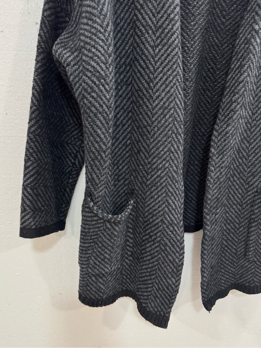 J. Jill Gray Black Herringbone Open Front Cardigan Sweater Wool Blend Pockets L - Picture 4 of 9